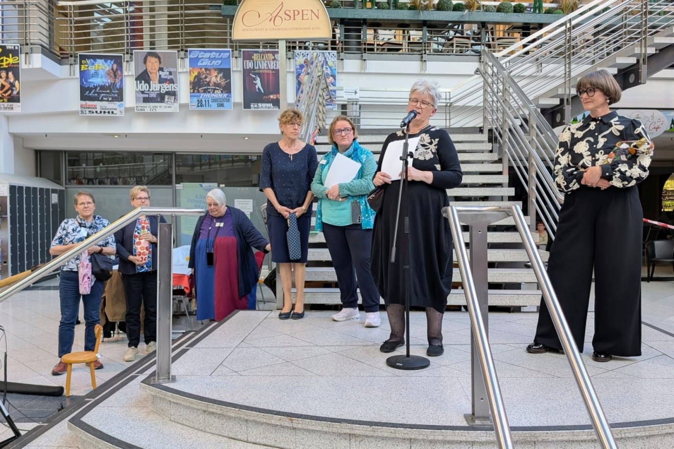 Eröffnungsfeier mit den Damen der Werkstatt