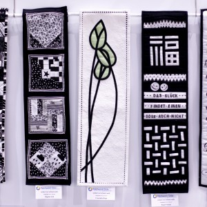 Blick in die Ausstellung - QuilThuer - ...einfach nur schwarz-weiss