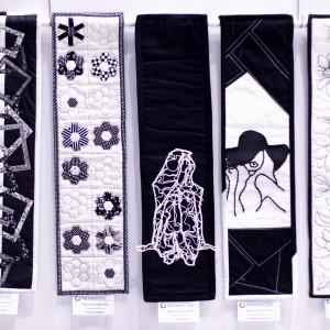 Blick in die Ausstellung - QuilThuer - ...einfach nur schwarz-weiss
