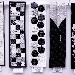 Blick in die Ausstellung - QuilThuer - ...einfach nur schwarz-weiss
