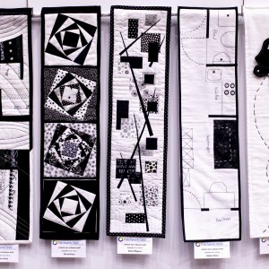 Blick in die Ausstellung - QuilThuer - ...einfach nur schwarz-weiss