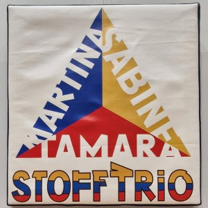 Blick in die Ausstellung - Stofftrio - Zeitgeister