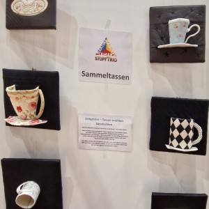 Blick in die Ausstellung - Stofftrio - Zeitgeister