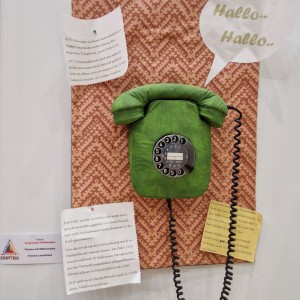 Blick in die Ausstellung - Stofftrio - Zeitgeister