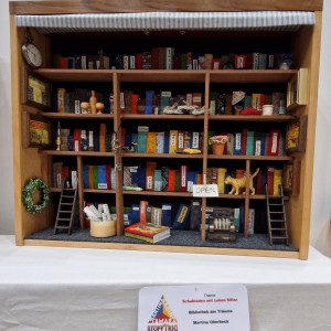 Blick in die Ausstellung - Stofftrio - Zeitgeister
