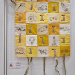 Blick in die Ausstellung - Stofftrio - Zeitgeister