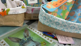 Upcycling in seiner schönsten Form: Aus Milchkartons, Servietten und Stoff entstehen schöne und sogar nützliche Dinge