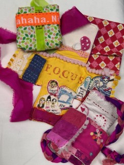 Taschenschätze oder Taschenaltäre sind genähte Glücksbringer 