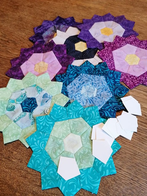 Kurs-Nr. 05-17-04: Blumen aus Fünfecken